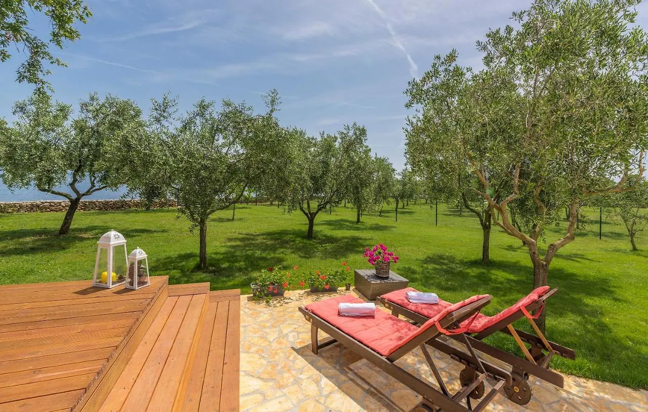Beach Houses Ive & Beta, Romantic Oasis, Pool, Jacuzzi, Privacy And The Beauty Of The Mediterranean, Pomer - Istria